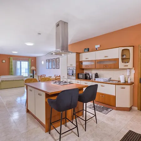Marsaskala 3br With Balconies, Malta