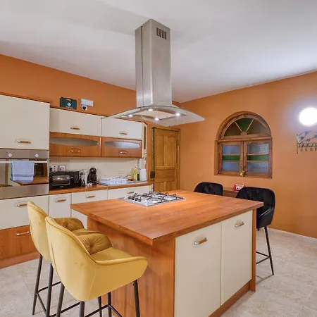 Marsaskala 3br With Balconies, Malta Lägenhet